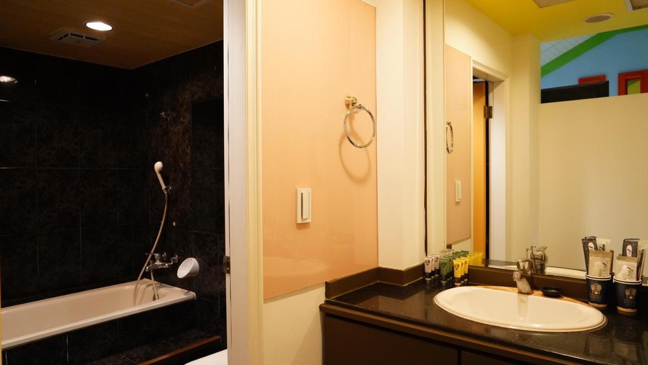 台東燦陽 Apartment Kaohsiung Exterior photo